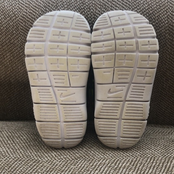 Infant Nike Multicolor Black Runner Sneaker. Machine Washable. Size 6C. EUC. - Picture 4 of 10